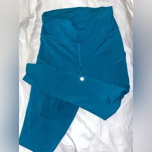 Lululemon legging only worn a few times great condition in teal seamless bottoms